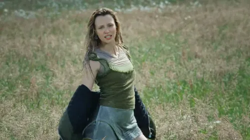 Angèle dévoile le clip de son nouveau single "Dis-Le"