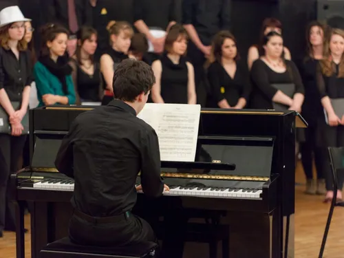 Les cours de musique boosteraient le cerveau des enfants, selon une...