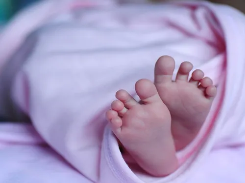 Echangée à sa naissance "par erreur", une femme réclame 3 M d'euros