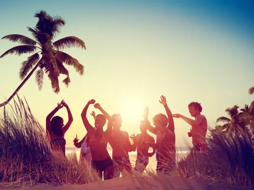 Ibiza vs Mykonos : où faire la fête cet été ?