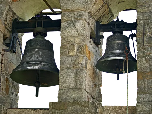 Pour ou contre l’arrêt des cloches la nuit, un village du...