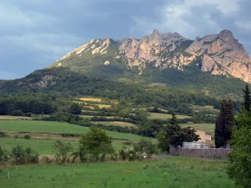 Que devient le petit village de Bugarach, dix ans après sa fausse...