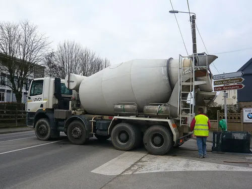 Issy-les-Moulineaux : la bétonnière tombe dans la Seine et fait un...