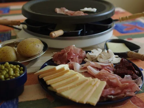 Participer au concours du plus gros mangeur de raclette de France,...
