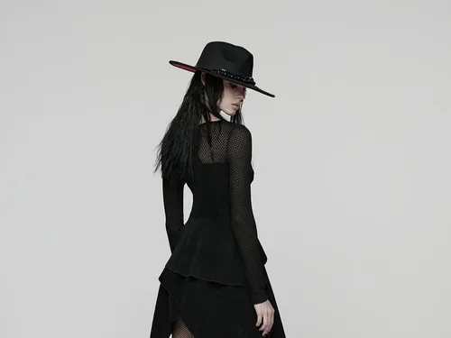 Ce club techno impose le tout-noir : bonne idée ou fashion faux-pas ?