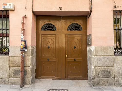 Espagne : un ex espion du KGB squatte leur maison et refuse d’en...