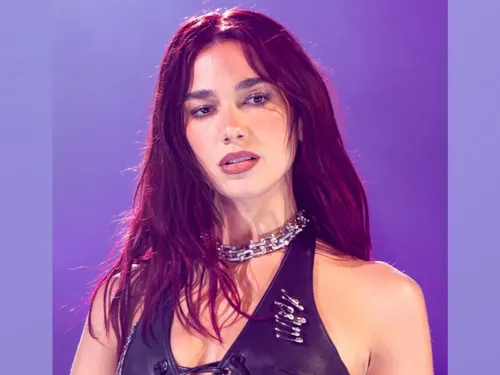 Dua Lipa attaque Samsung et réclame 15 millions