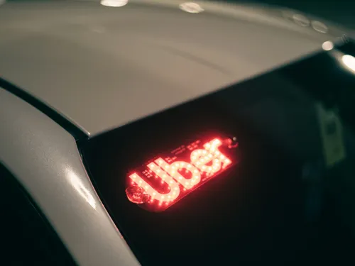 Uber lance son service « Uber by women » : des courses...