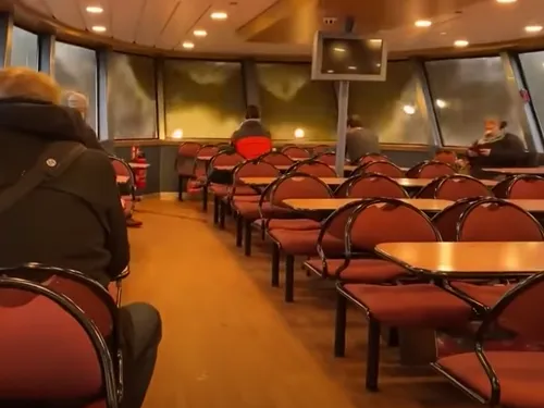 La tempête fait exploser les vitres d’un ferry (VIDEO)