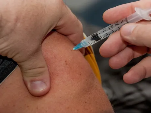 Vaccination : une 3e dose pour les + de 65 ans dès septembre ?