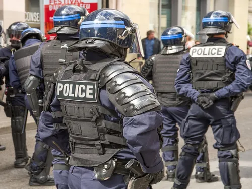 COVID : la vaccination bientôt obligatoire pour les policiers ?