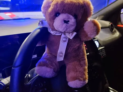 Un enfant de 4 ans vole la voiture de ses parents pour aller se...