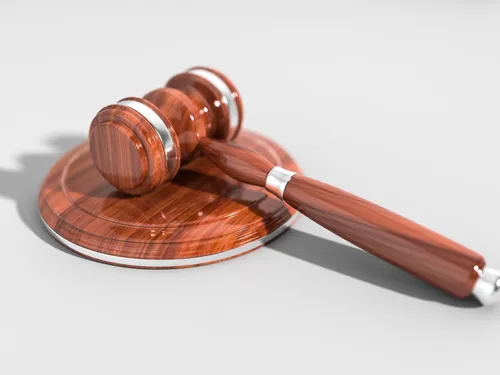 Condamnée pour harcèlement après avoir forcé son ex-mari à écouter...