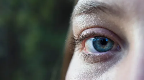 Aveugle, elle retrouve la vue grâce à une cornée en 3D