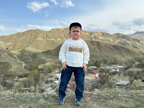 L'influenceur Hasbulla, surnommé "mini Khabib", a été arrêté par la...