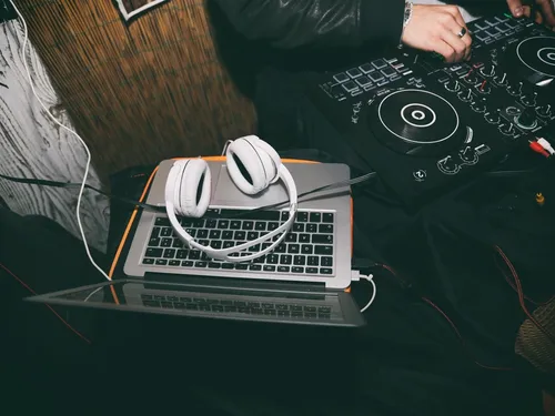 15 idées cadeaux pour les fans d'électro