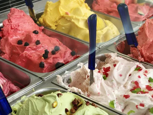 Un enfant commande pour 730 € de gâteaux et de glaces avec le...