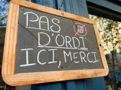 Kabane : un café parisien où les ordinateurs sont bannis