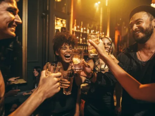 Dire au revoir en soirée : jusqu’à 2 jours perdus par an ?