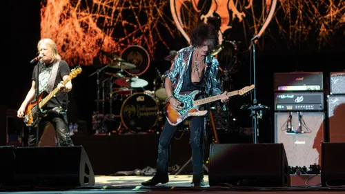 Guitares et guitaristes de légende : la Fender Warmoth Burned Strat...
