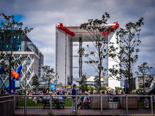 On fête Pâques à La Défense