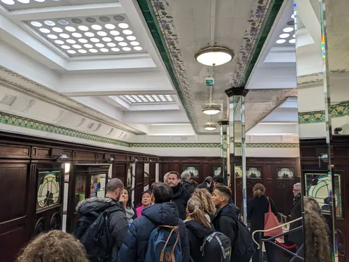 À Paris, le Lavatory de la Madeleine rouvre ses portes au public...