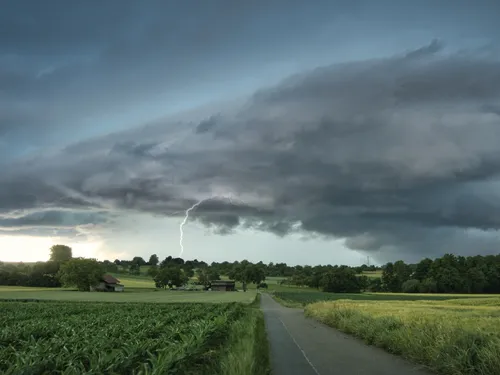 Météo du week-end : des orages, des averses et quelques éclaircies 