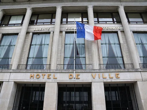 Elle apprend qu'elle est mariée à un inconnu depuis 13 ans en...