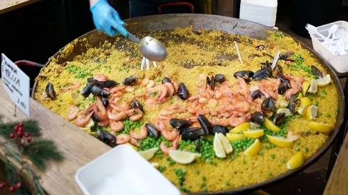 Paella le soir, le piège à touristes en Espagne !