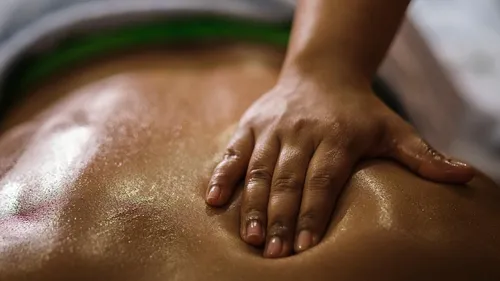 Massage sur le dancefloor : Rotterdam Rave réinvente la nuit