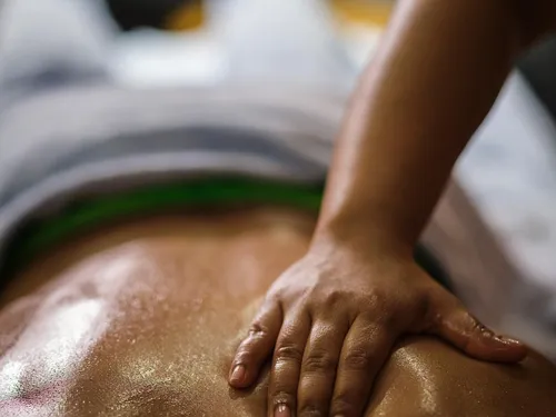 Massage sur le dancefloor : Rotterdam Rave réinvente la nuit