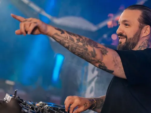 (vidéo) Steve Angello dévoile un nouvel ID en plein set à l’Ultra...