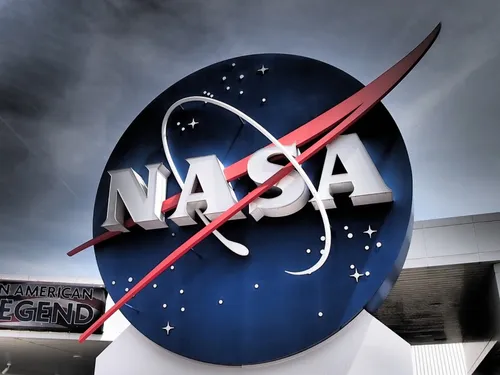 Faute de tournevis adéquat, la NASA peine à ouvrir la boîte qui...