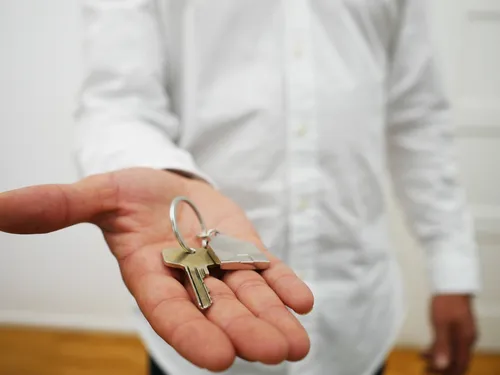Son patron réalise son rêve le plus fou : il lui offre une maison 