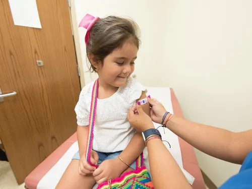 L'OMS n'a jamais appelé à « éviter » la vaccination des enfants...
