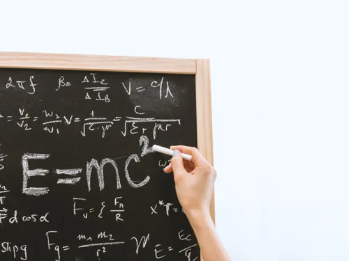 Ce jeune anglais surpasse Einstein et Hawking au test de QI