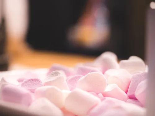 Suresnes : ils font griller des marshmallows sur la flamme de la...