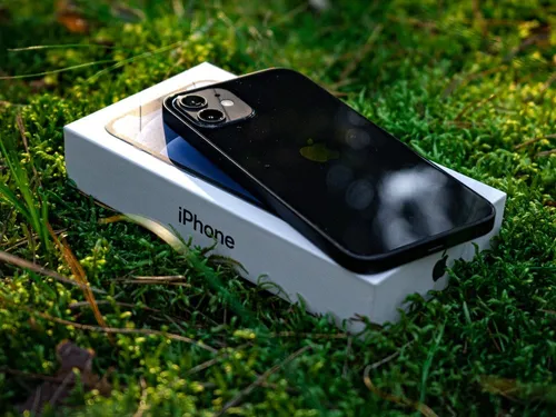 Parly 2 : il trouve un bout de carrelage à la place d’un iPhone...