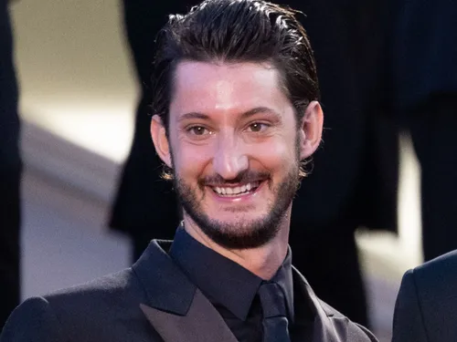 Pierre Niney, à l'affiche de la série « Fiasco » sur Netflix, a été...