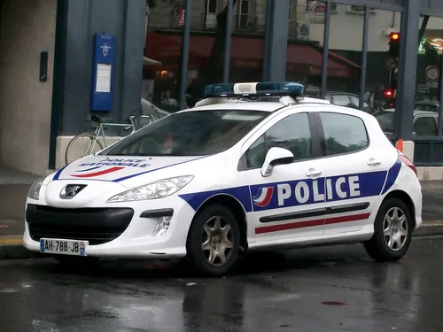 Saint-Denis : la mairie renforce la sécurité devant les...