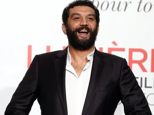 "Perso, moi je prends le chèque" : Ramzy Bédia réagit aux propos...