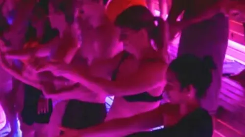 Nouveau délire : une rave party dans un sauna !