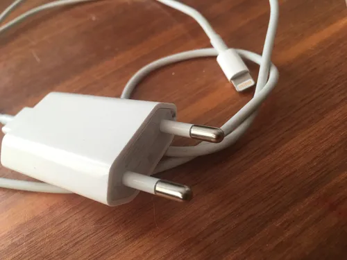 L’UE interdit les chargeurs pour iPhone d’Apple dès 2024