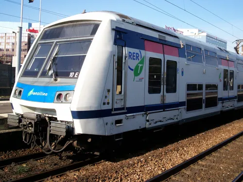 La bourde du CM du RER E en pleine galère de trains !