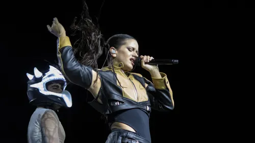 Rosalía lance sa tournée mondiale à Lyon avec un show spectaculaire