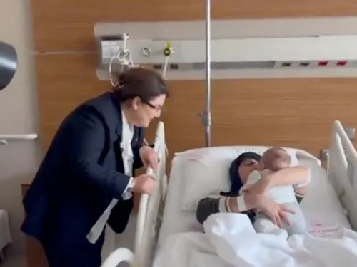 Turquie : une mère retrouve son bébé deux mois après le terrible...