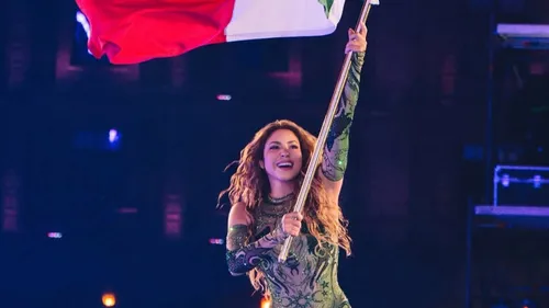Shakira réunit 400 000 personnes au Zócalo de Mexico