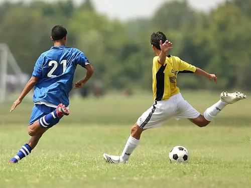 Record : un jeune footballeur de 14 ans signe un contrat pro