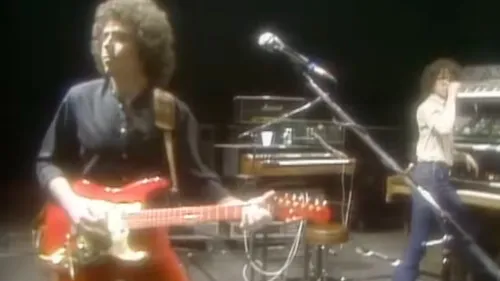 Guitares et guitaristes de légende : la PGM/Moon Stratocaster rouge...