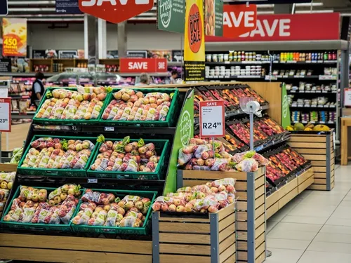 Il se tatoue sa carte fidélité d'un supermarché sur le bras (vidéo)